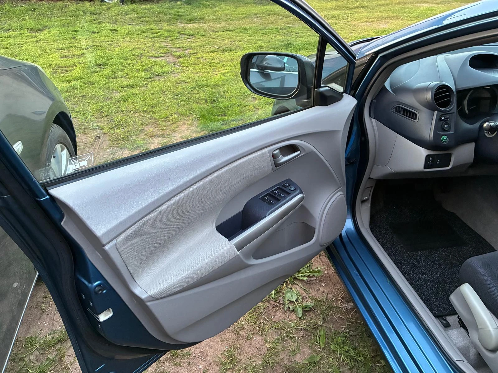 Honda Insight 1.3I HYBRID AUTOMATIC , снимка 12 - Автомобили и джипове - 54662413