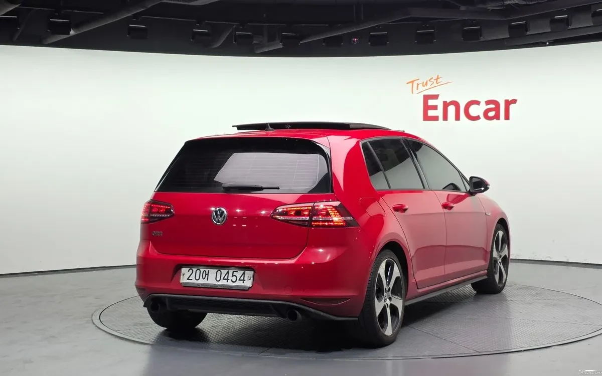 VW Golf !MK7 GTI! !DSG! !PANO!, снимка 2 - Автомобили и джипове - 54934651