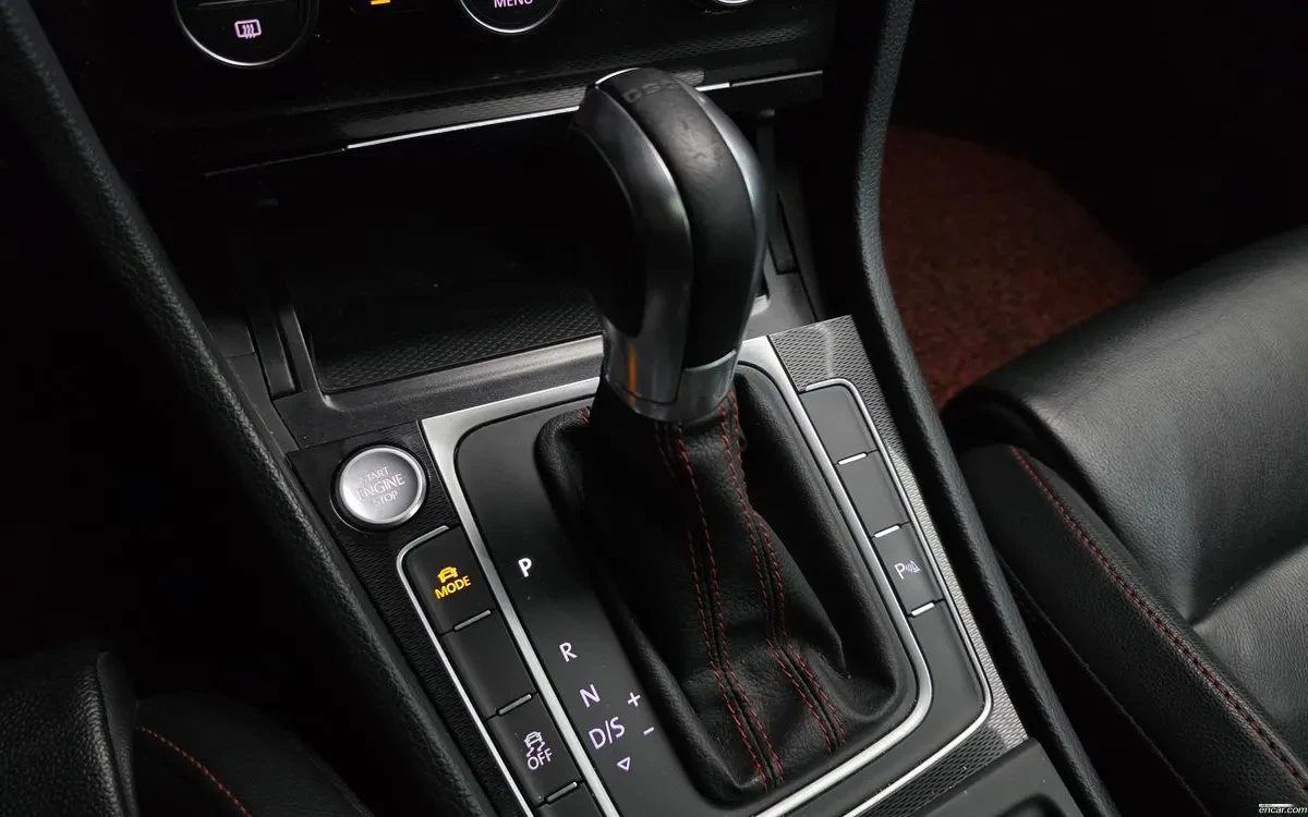 VW Golf !MK7 GTI! !DSG! !PANO!, снимка 8 - Автомобили и джипове - 54934651