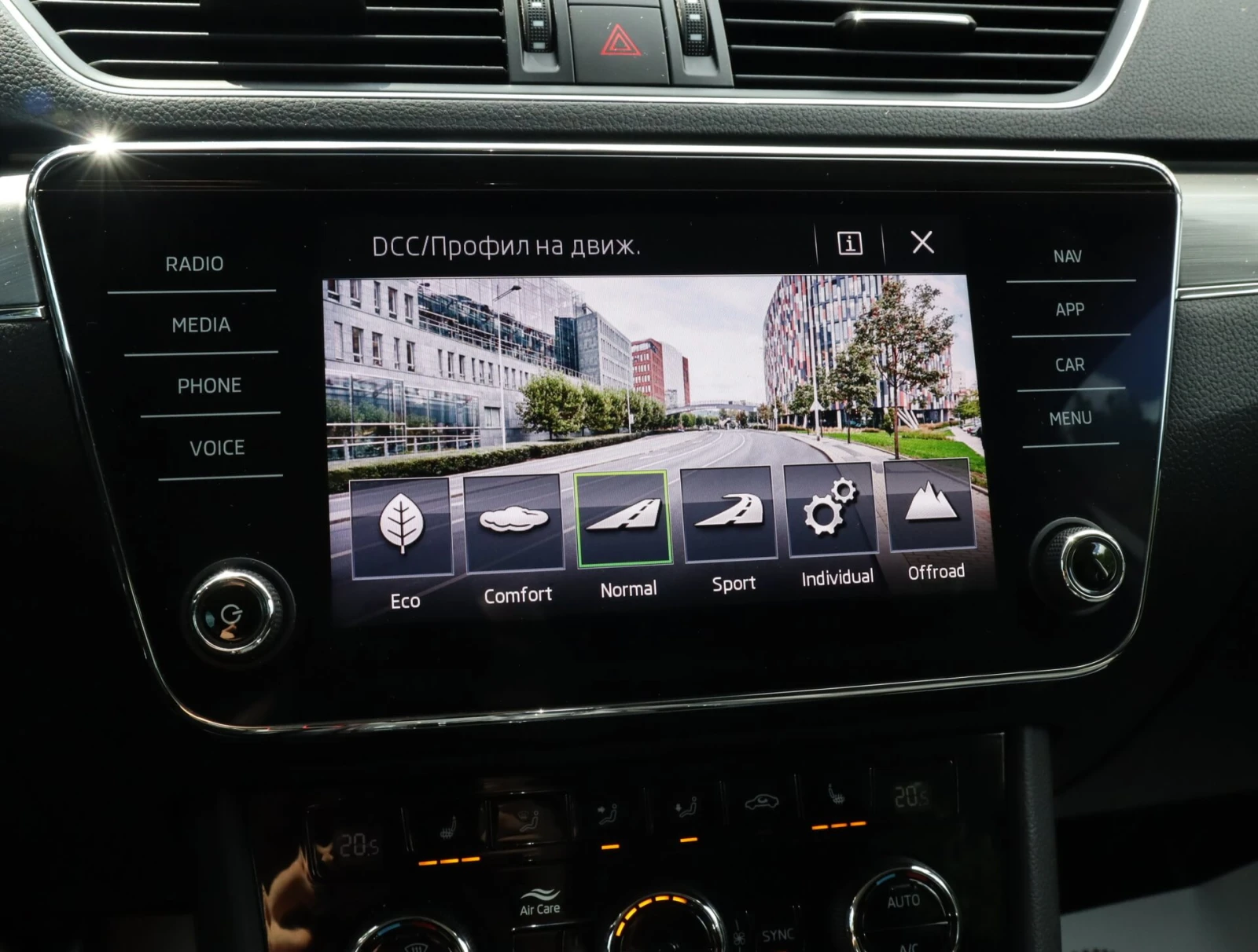 Skoda Superb 2.0TDI/4X4 Scout/DSG/Подгрев/Камера/Virtual/Distro, снимка 12 - Автомобили и джипове - 55235543