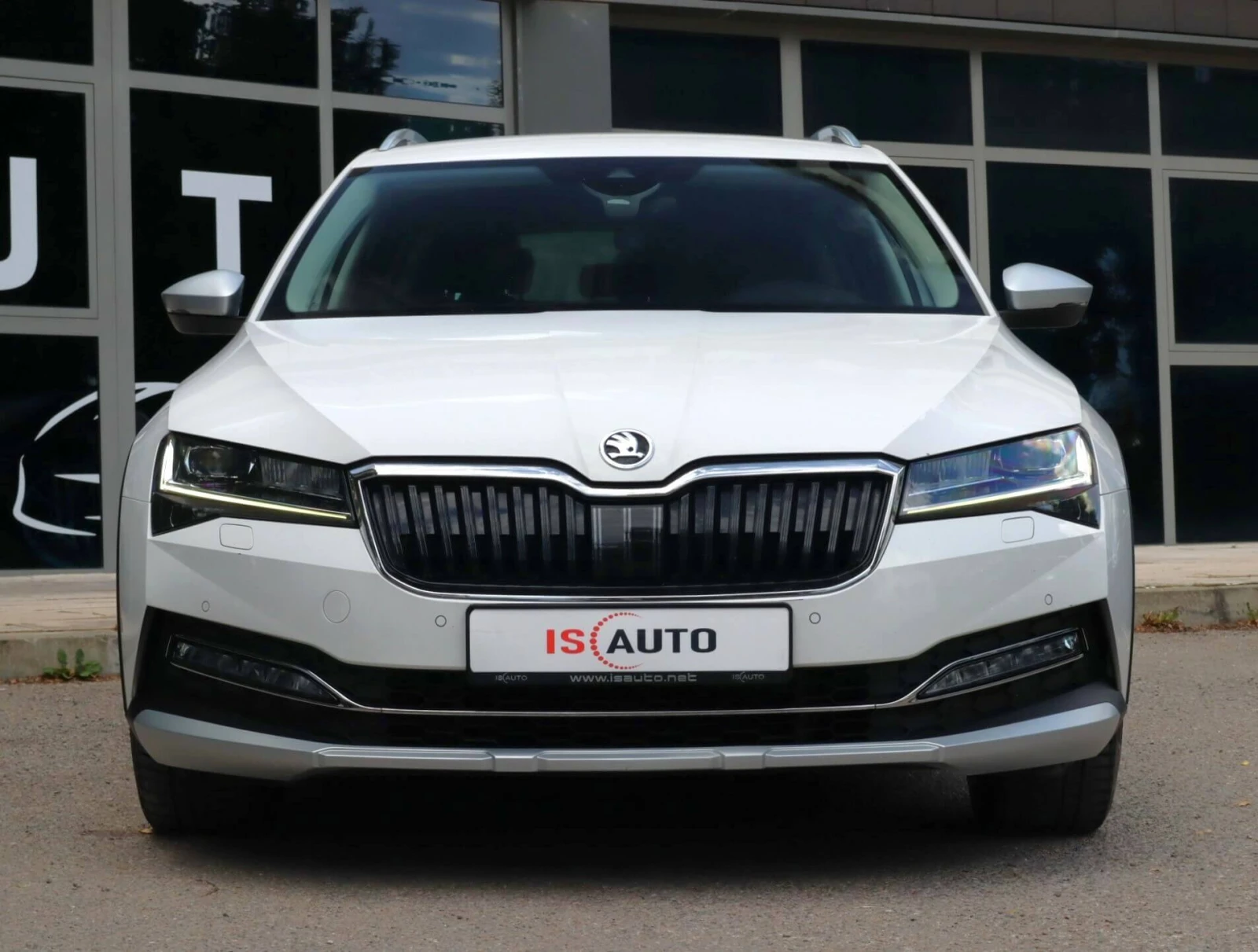 Skoda Superb 2.0TDI/4X4 Scout/DSG/Подгрев/Камера/Virtual/Distro, снимка 2 - Автомобили и джипове - 55235543