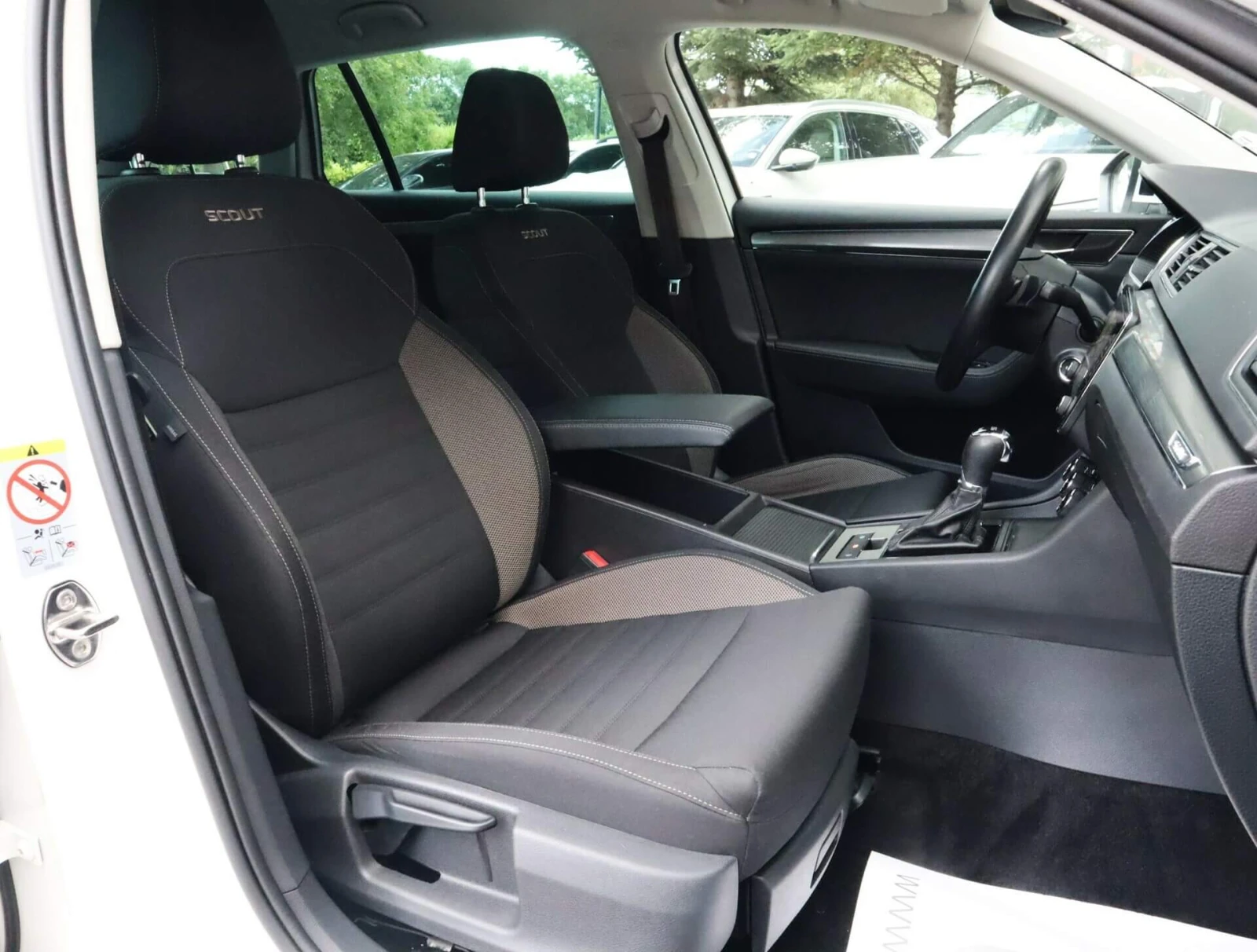 Skoda Superb 2.0TDI/4X4 Scout/DSG/Подгрев/Камера/Virtual/Distro, снимка 8 - Автомобили и джипове - 55235543