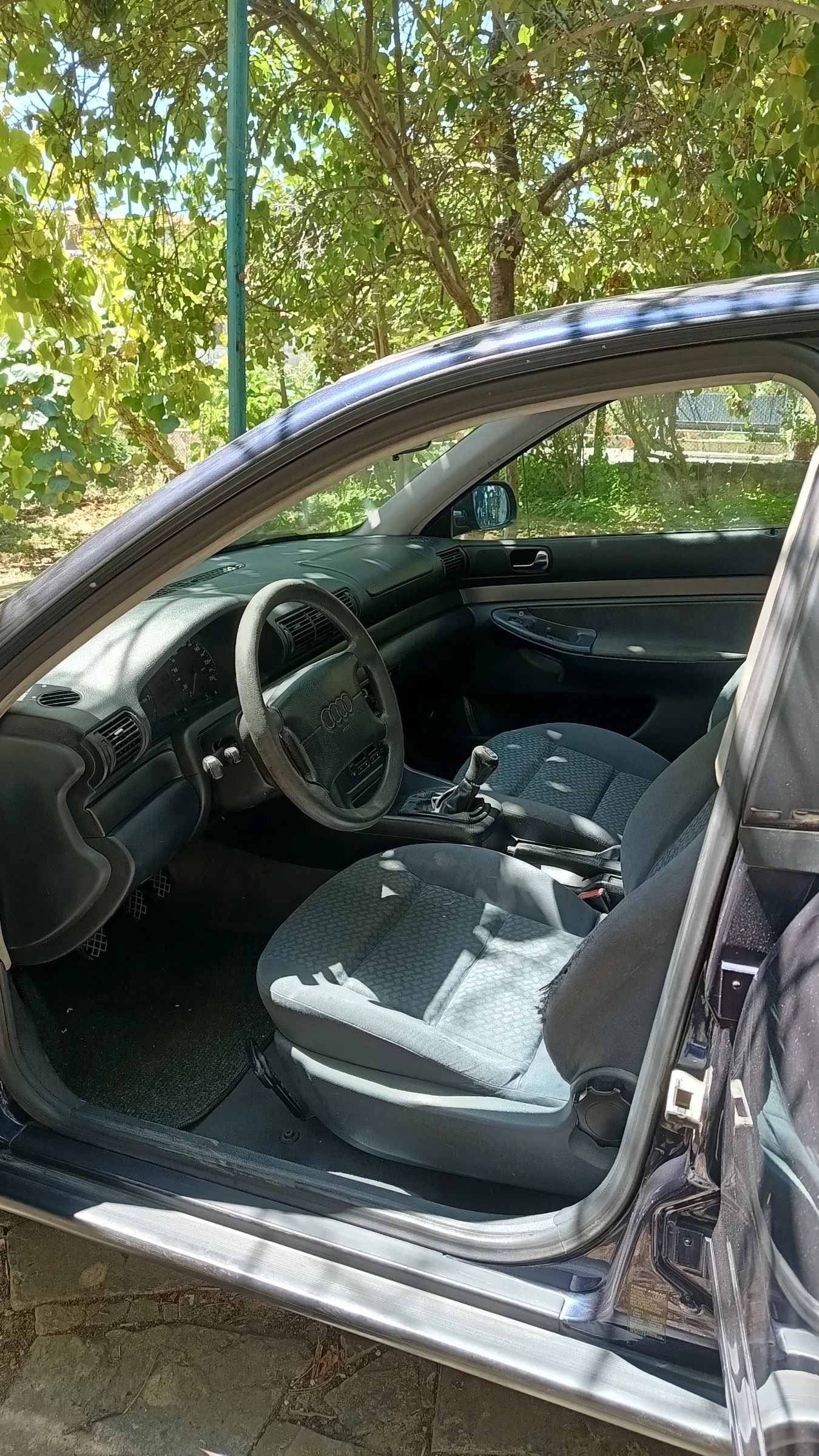 Audi A4 1.8, снимка 5 - Автомобили и джипове - 55676122