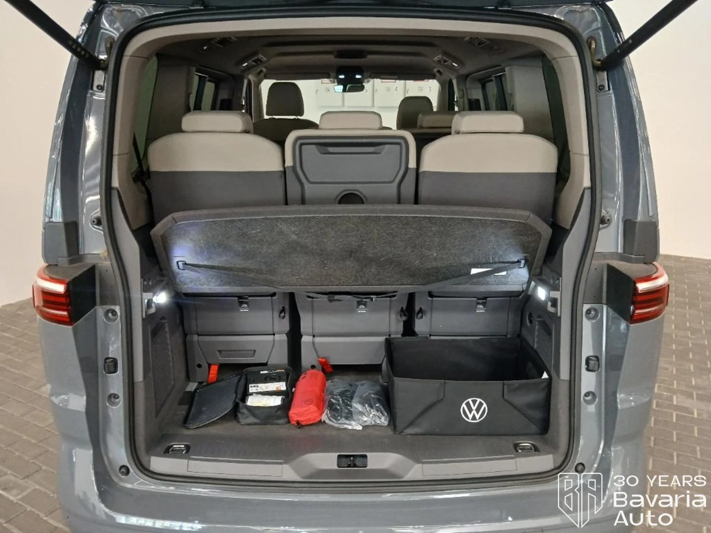 VW Multivan Edition DSG Easy Open Basic, снимка 11 - Автомобили и джипове - 55767099