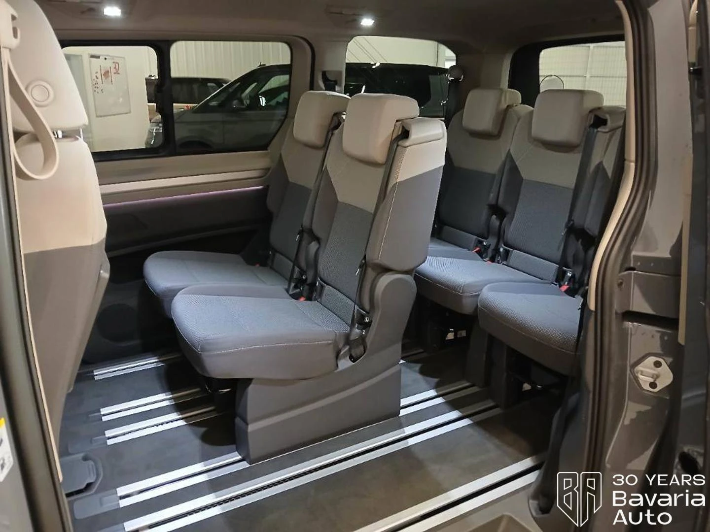 VW Multivan Edition DSG Easy Open Basic, снимка 10 - Автомобили и джипове - 55767099