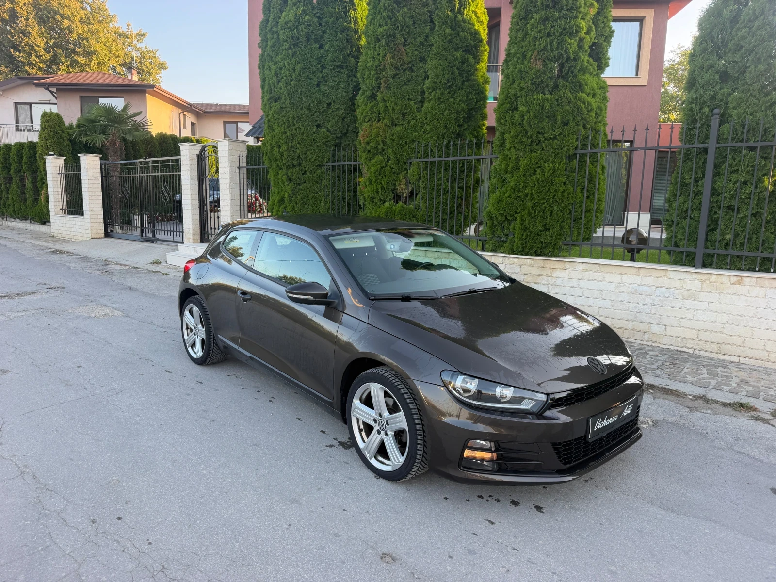 VW Scirocco 2.0TDI-190kc-Avtomat-101000km Individual Top, снимка 4 - Автомобили и джипове - 55893777