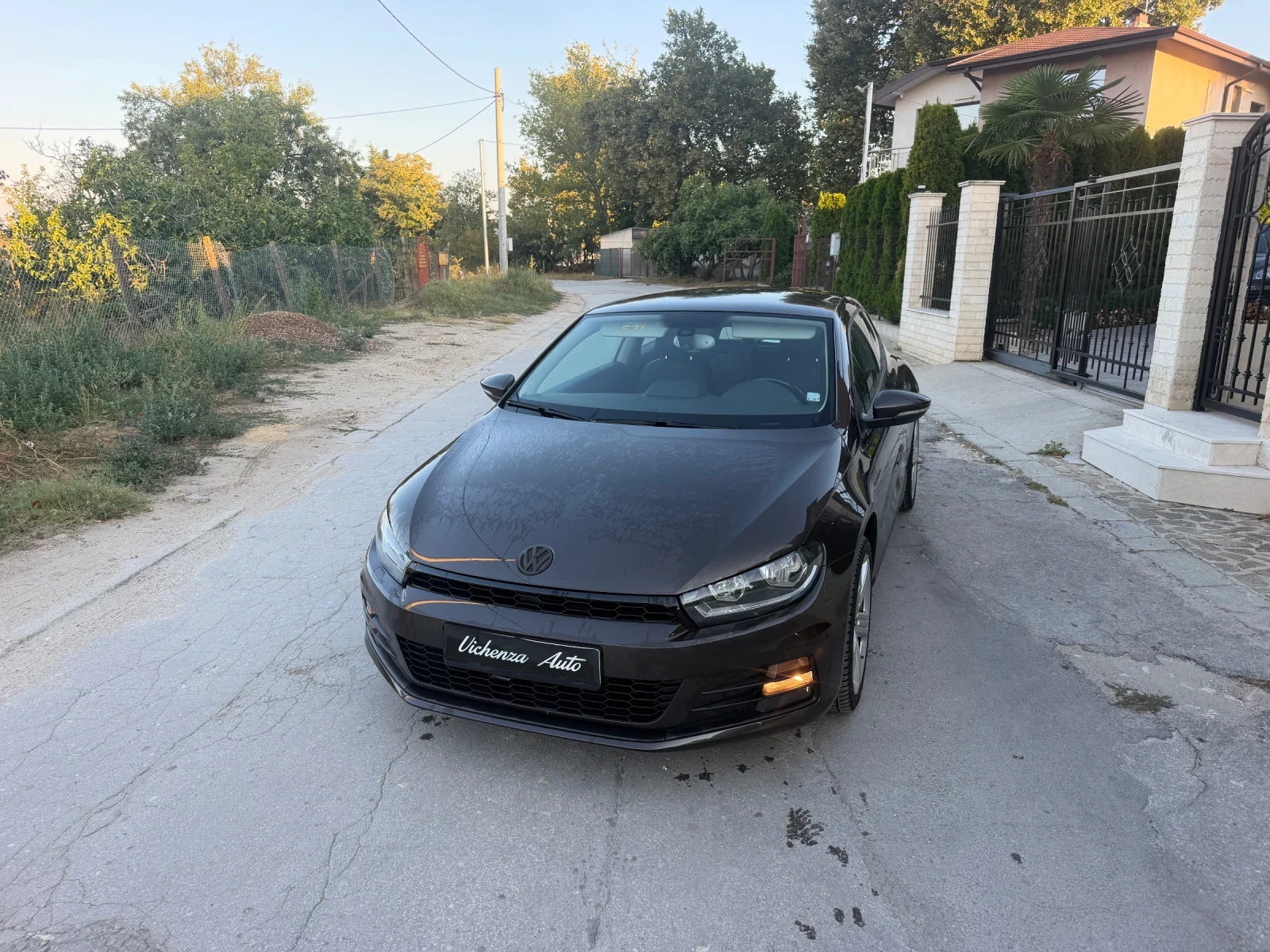 VW Scirocco 2.0TDI-190kc-Avtomat-101000km Individual Top, снимка 7 - Автомобили и джипове - 55893777
