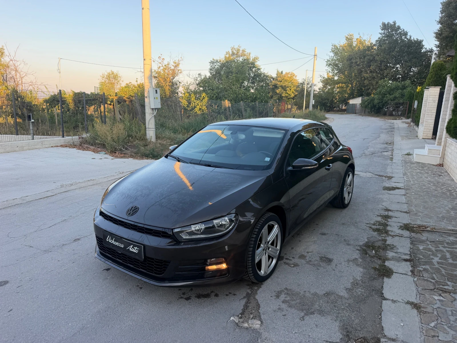 VW Scirocco 2.0TDI-190kc-Avtomat-101000km Individual Top, снимка 3 - Автомобили и джипове - 55893777
