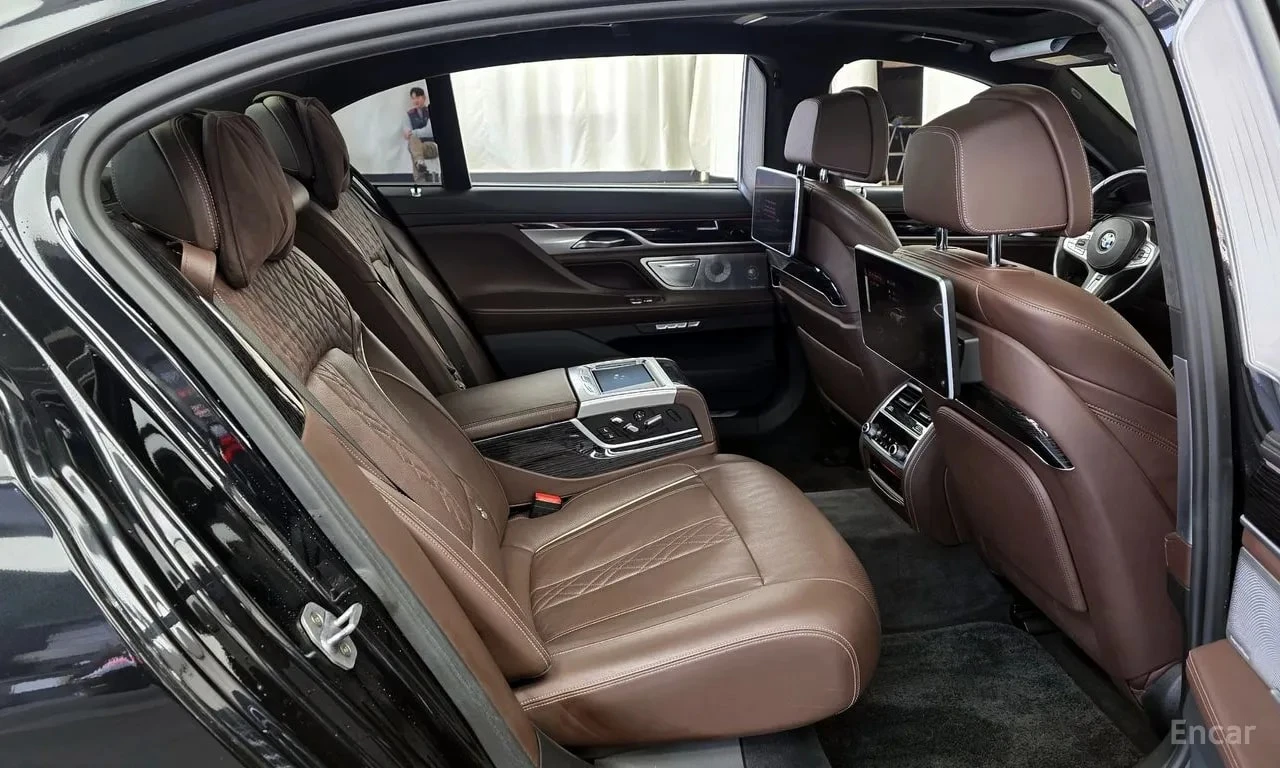 BMW 760 M760Li xDrive V12 / Всички екстри за модела, снимка 12 - Автомобили и джипове - 55949191