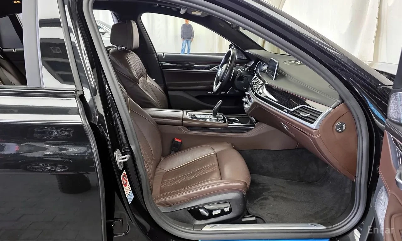 BMW 760 M760Li xDrive V12 / Всички екстри за модела, снимка 11 - Автомобили и джипове - 55949191