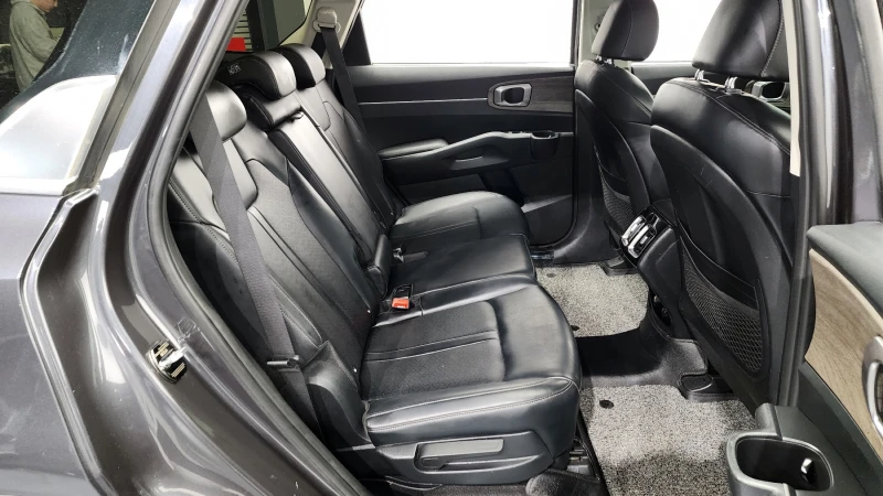 Kia Sorento 2.2CRDI/Пълна сервизна !!!, снимка 8 - Автомобили и джипове - 53372320