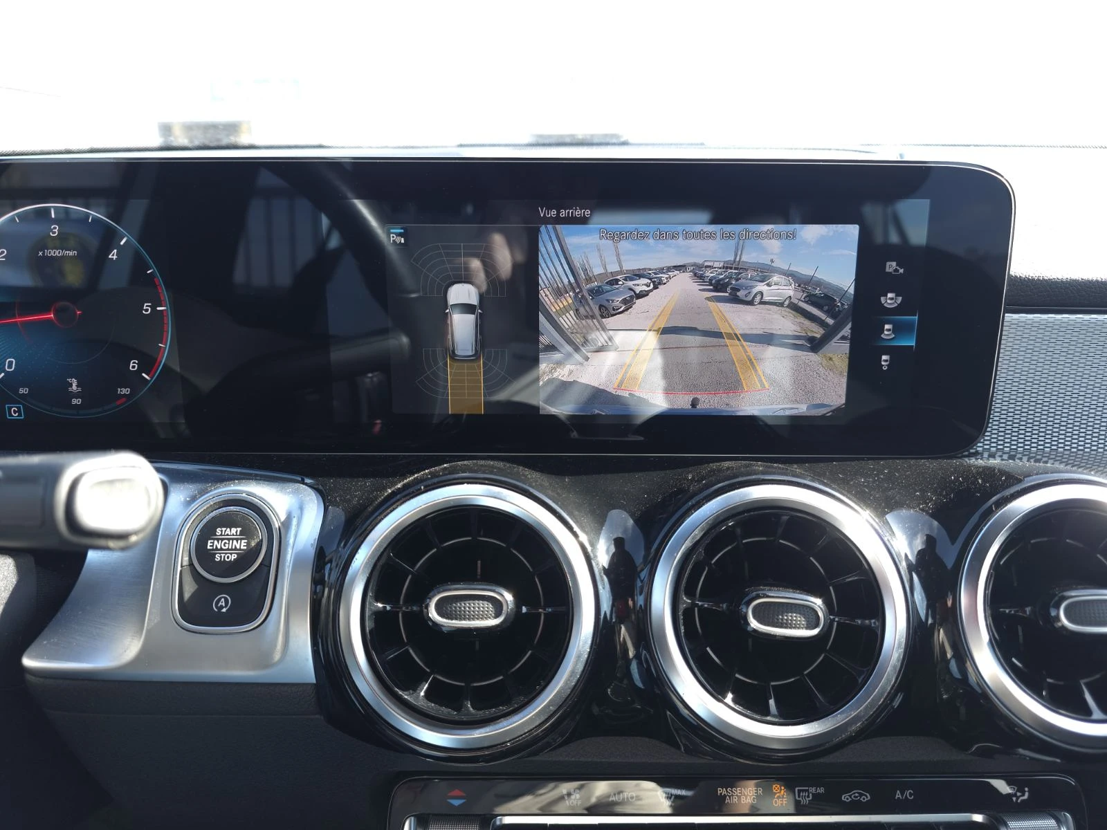 Mercedes-Benz GLB 180d 2.0d Навигация| Камера| Подгрев, снимка 14 - Автомобили и джипове - 53784573