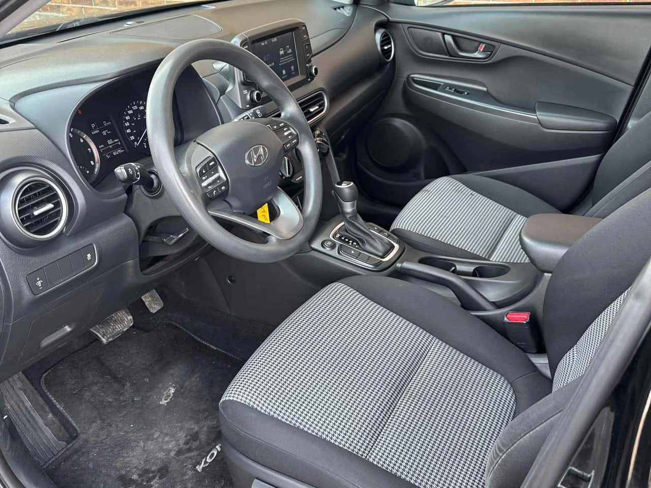 Hyundai Kona * Essential * ПОДГРЕВ* KEYLESS* , снимка 5 - Автомобили и джипове - 53978759