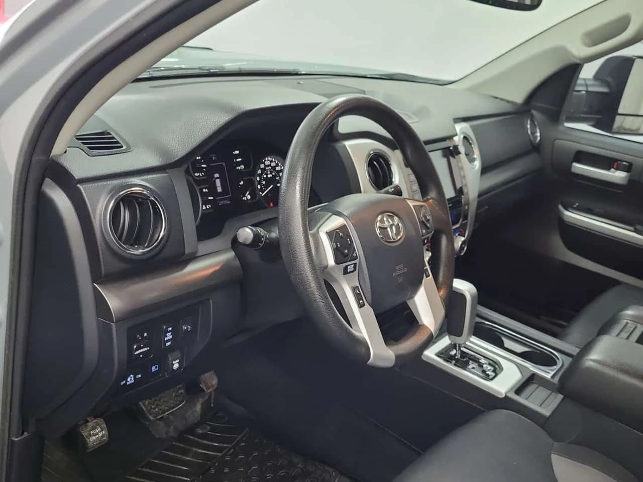 Toyota Tundra * CREW CAB SHORT BED * , снимка 12 - Автомобили и джипове - 54109883