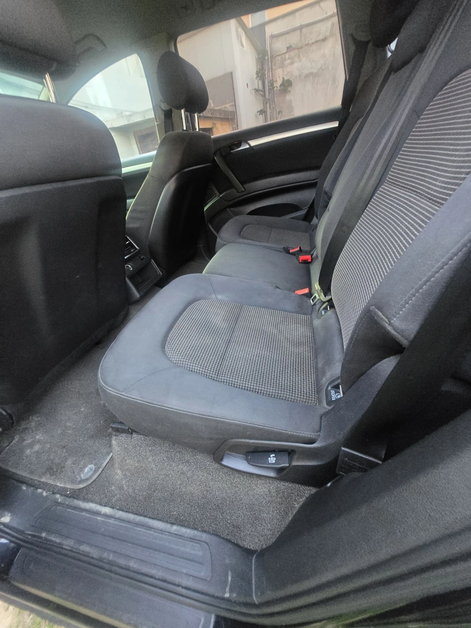 Audi Q7 3.0 TDI 233к.с  седем местен, снимка 12 - Автомобили и джипове - 54310538