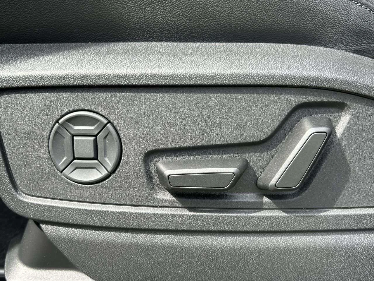 Audi Q5 TFSI quattro S LINE BLACK, ЧИСТО НОВ, ЦЕНА ДО БГ, снимка 13 - Автомобили и джипове - 54988242