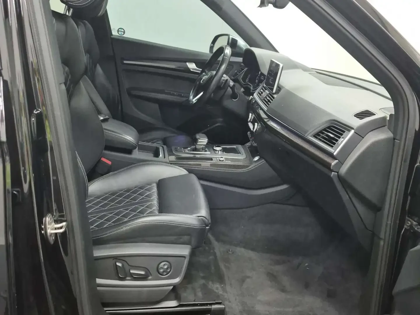 Audi SQ5 Technik, снимка 8 - Автомобили и джипове - 55750059