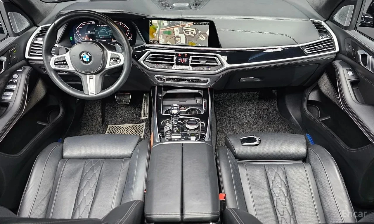 BMW X7 * M50i Frozen Black Edition 6STR * АВТОКРЕДИТ* , снимка 7 - Автомобили и джипове - 55978618