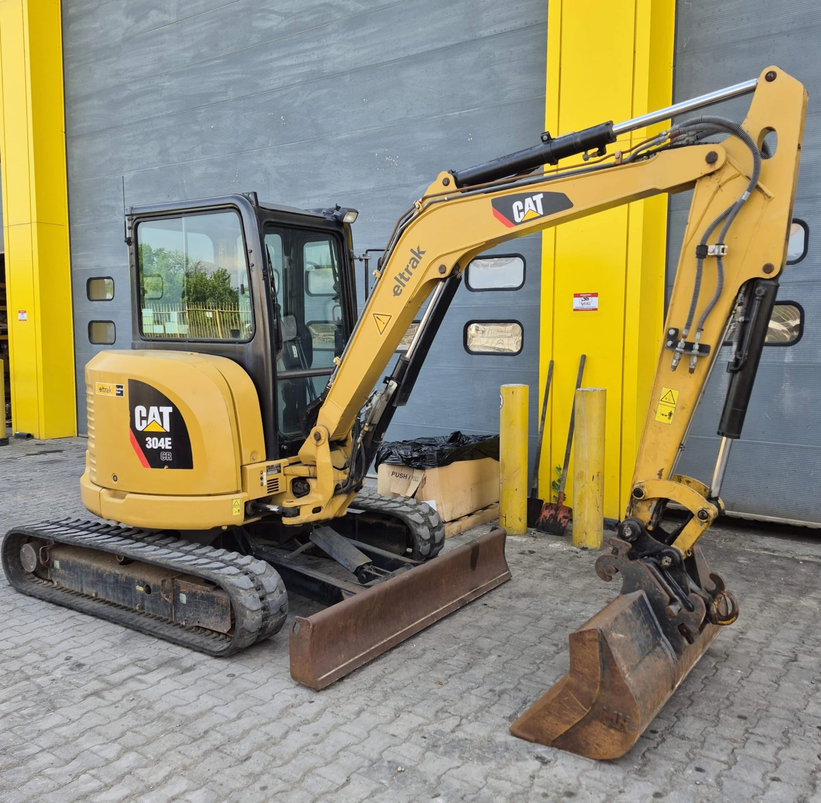 Багер Cat 304Е CR