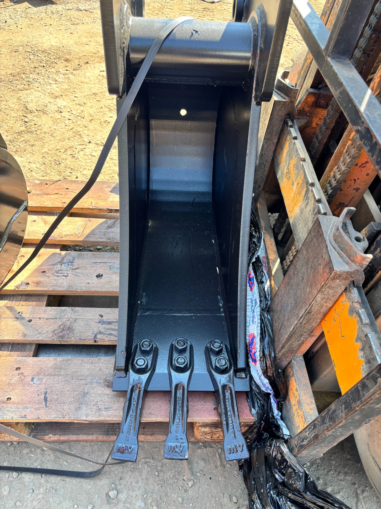 ����� ���� 30 �� ���� �� ����� �� ������ - CAT432D | Mobile.bg � ����������� 2