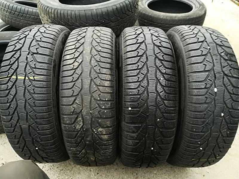 Гуми Зимни 205/65R15, снимка 1 - Гуми и джанти - 23685075