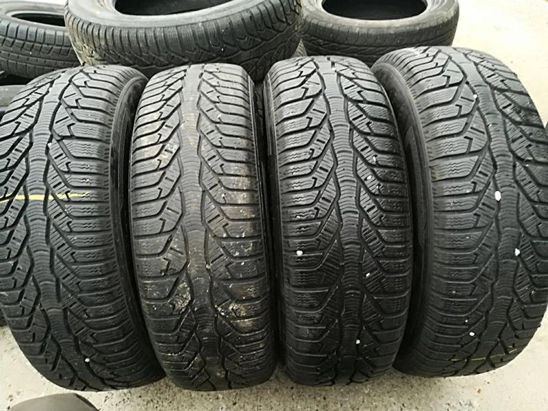 Гуми Зимни 205/65R15, снимка 2 - Гуми и джанти - 23685075