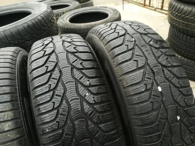 Гуми Зимни 205/65R15, снимка 3 - Гуми и джанти - 23685075