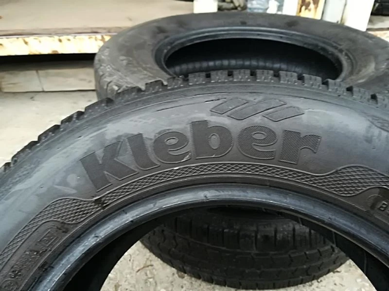 Гуми Зимни 205/65R15, снимка 4 - Гуми и джанти - 23685075