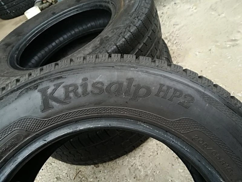 Гуми Зимни 205/65R15, снимка 5 - Гуми и джанти - 23685075