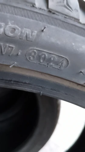 Гуми Зимни 225/40R18, снимка 3 - Гуми и джанти - 52415515