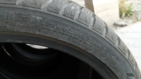 Гуми Зимни 225/40R18, снимка 2 - Гуми и джанти - 52415515