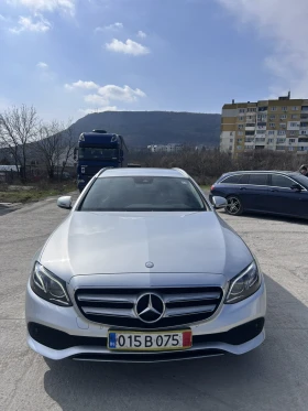 Mercedes-Benz E 200, снимка 2
