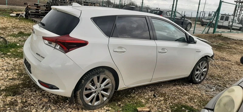 Toyota Auris, снимка 3 - Автомобили и джипове - 40395386