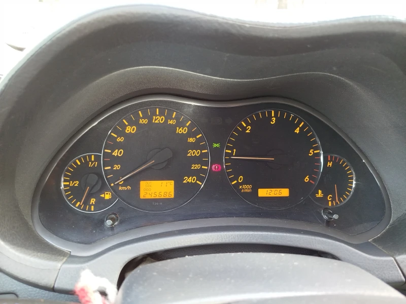 Toyota Avensis 2.0 D4D 116кс Най Здравия* , снимка 11 - Автомобили и джипове - 53030202