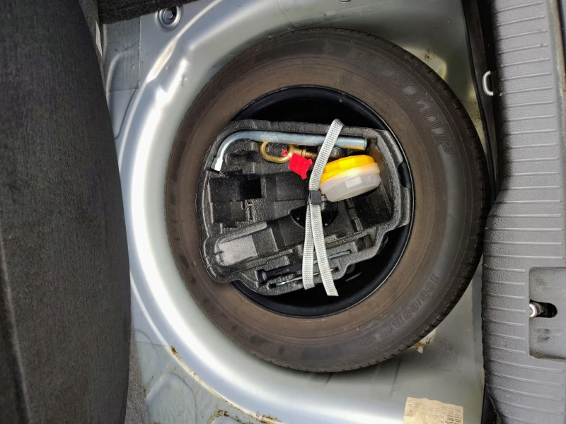 VW Golf 1.6 SR - TOP, снимка 9 - Автомобили и джипове - 53116082