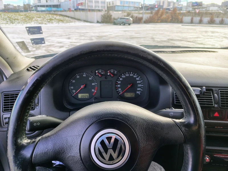 VW Golf 1.6 SR - Отличен технически, снимка 3 - Автомобили и джипове - 53051624