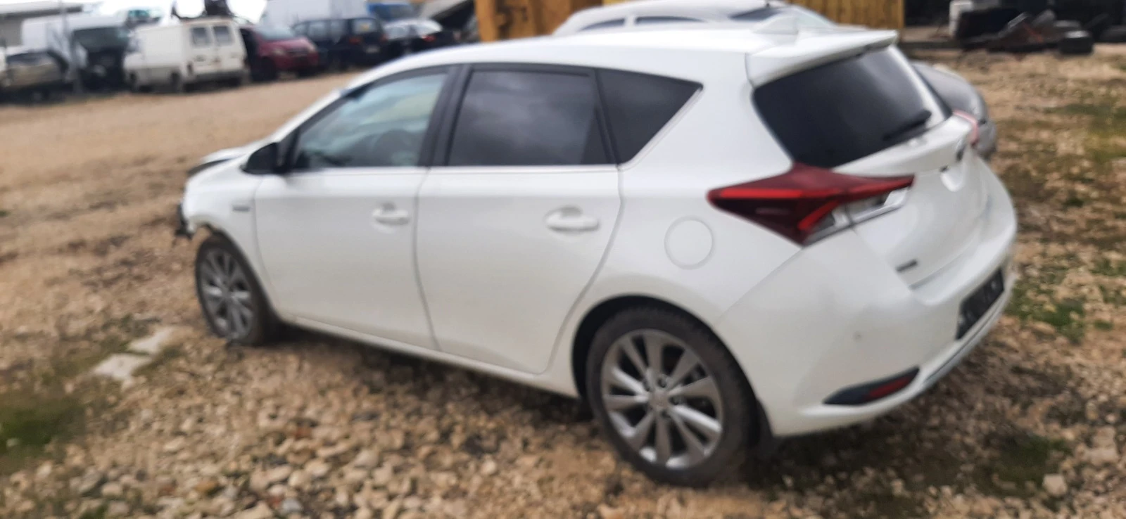 Toyota Auris  - изображение 2