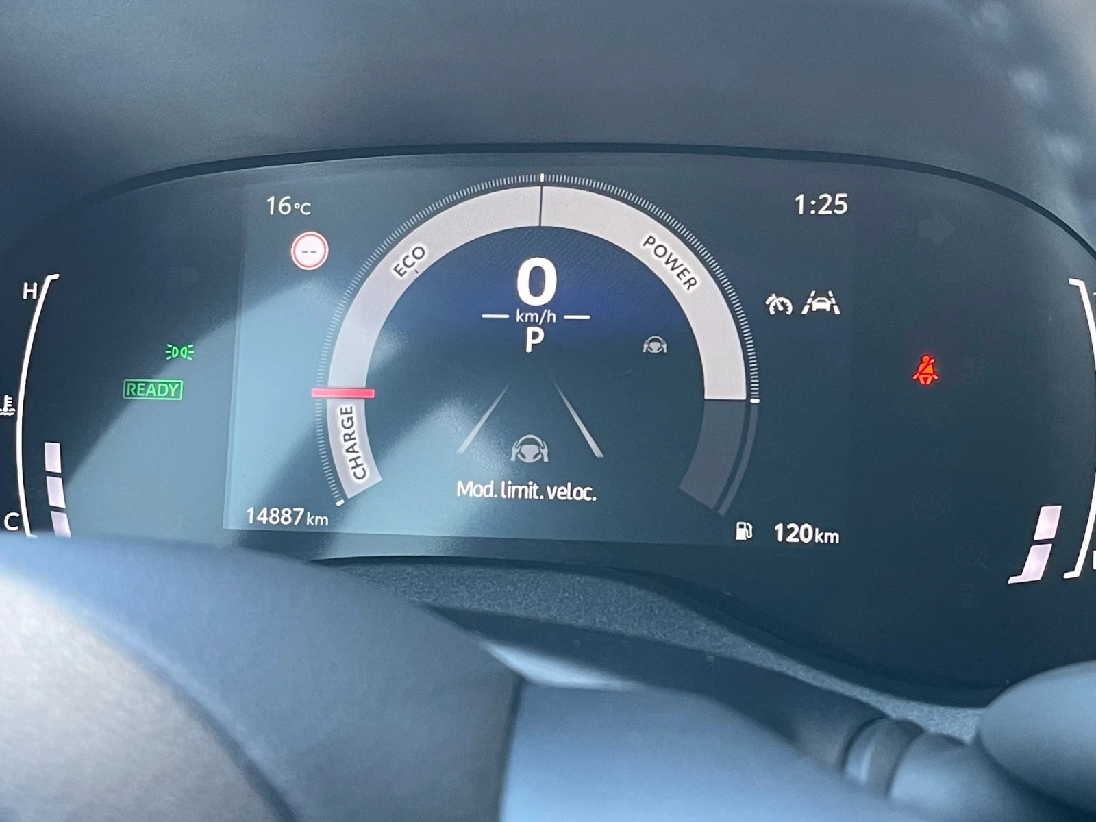 Toyota Yaris 1.5 Hybrid  - изображение 8