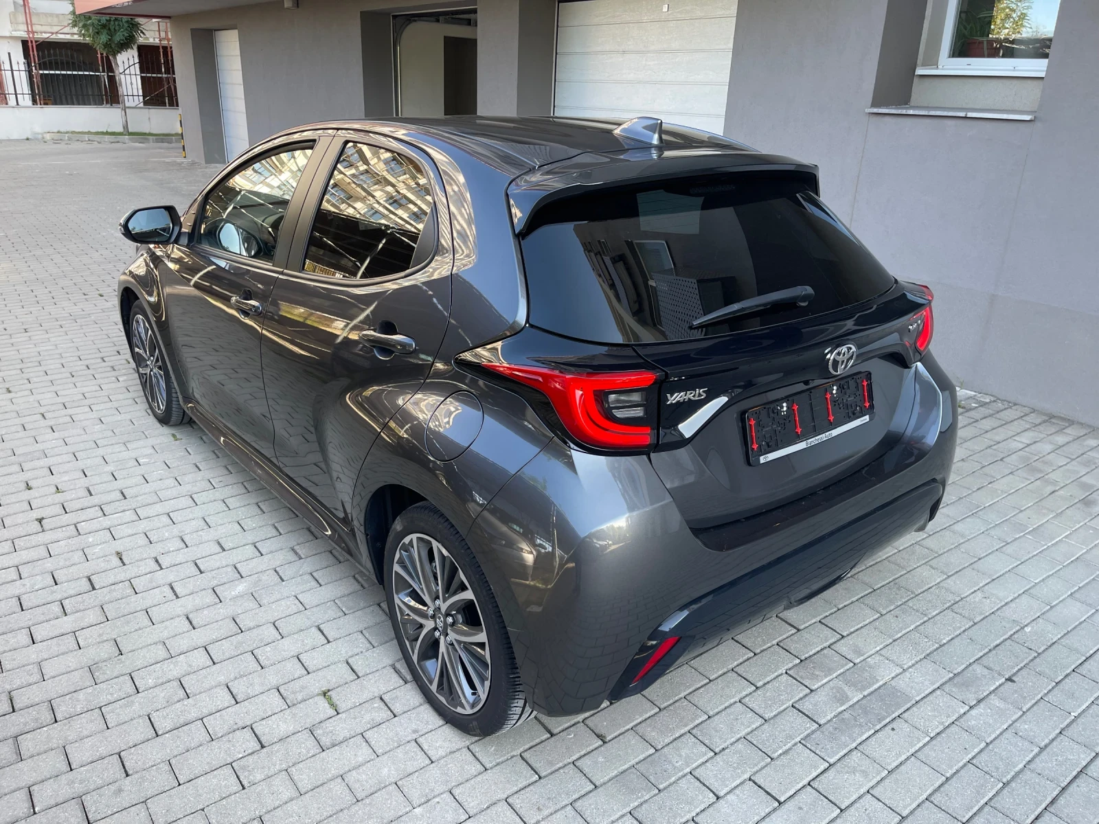 Toyota Yaris 1.5 Hybrid  - изображение 6
