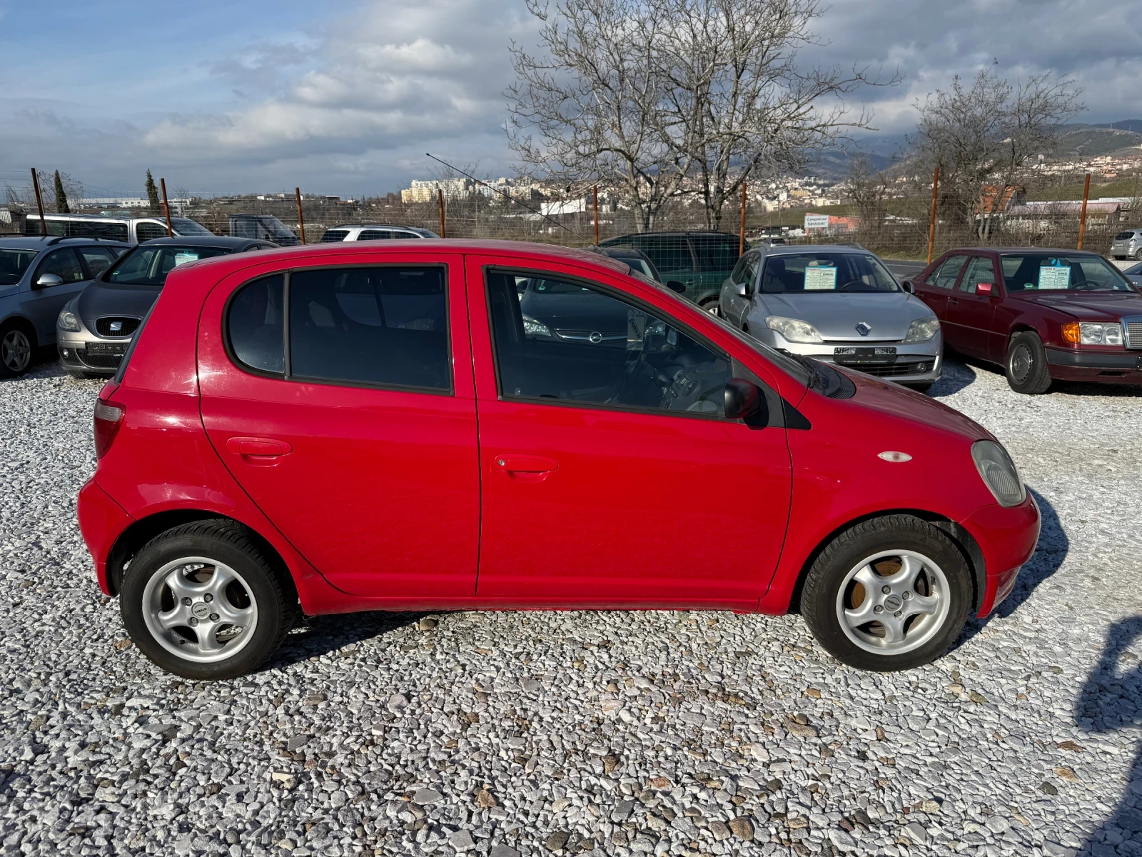 Toyota Yaris 1.0 70кс 4 цилиндъра - изображение 3