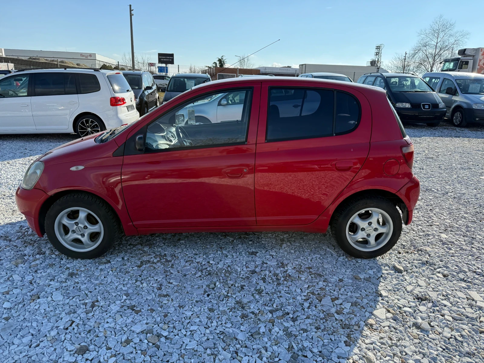 Toyota Yaris 1.0 70кс 4 цилиндъра - изображение 4