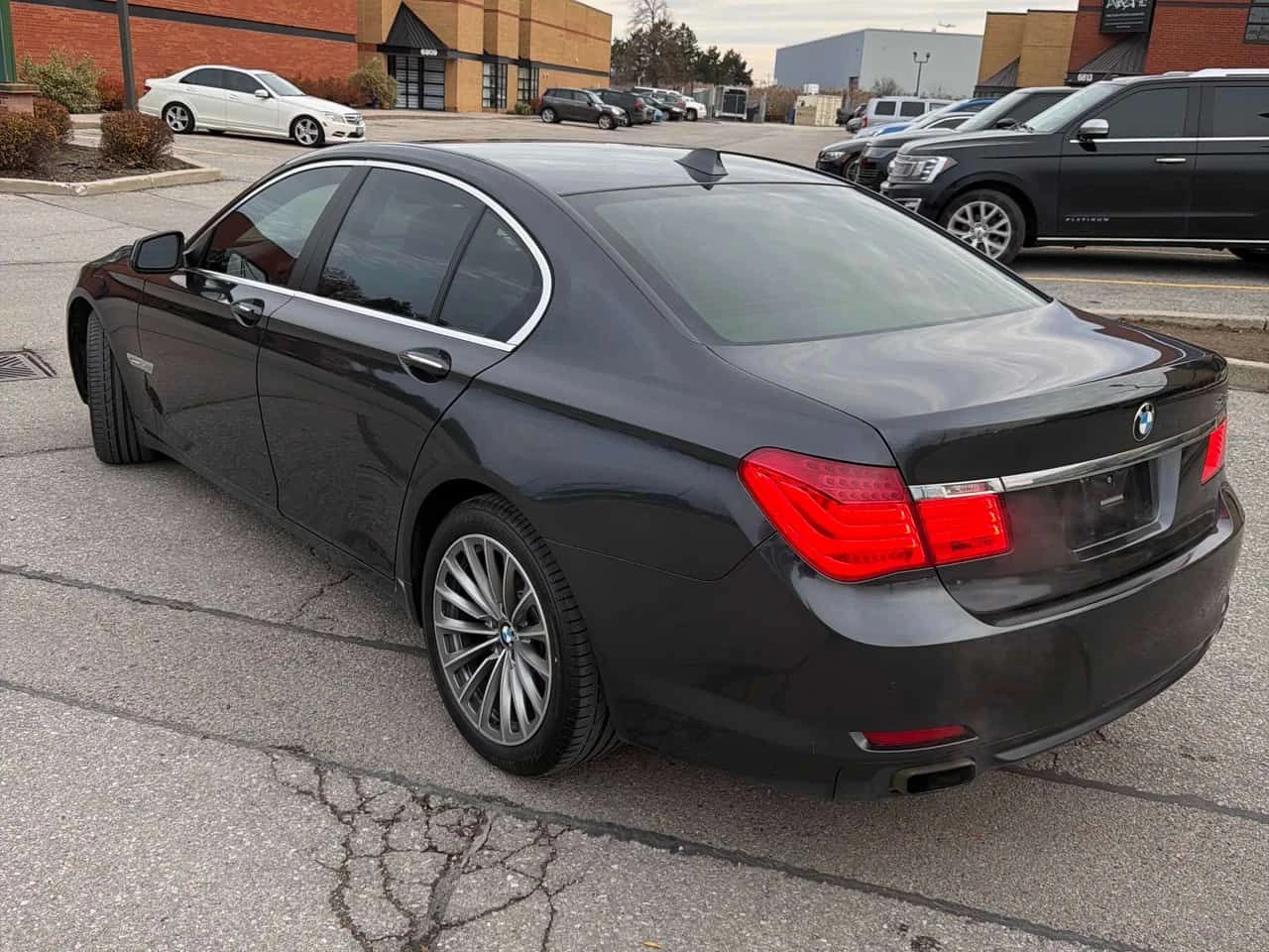 BMW 750 * 4dr Sdn xDrive AWD * CARFAX * ���� �� �� | Mobile.bg � ����������� 4