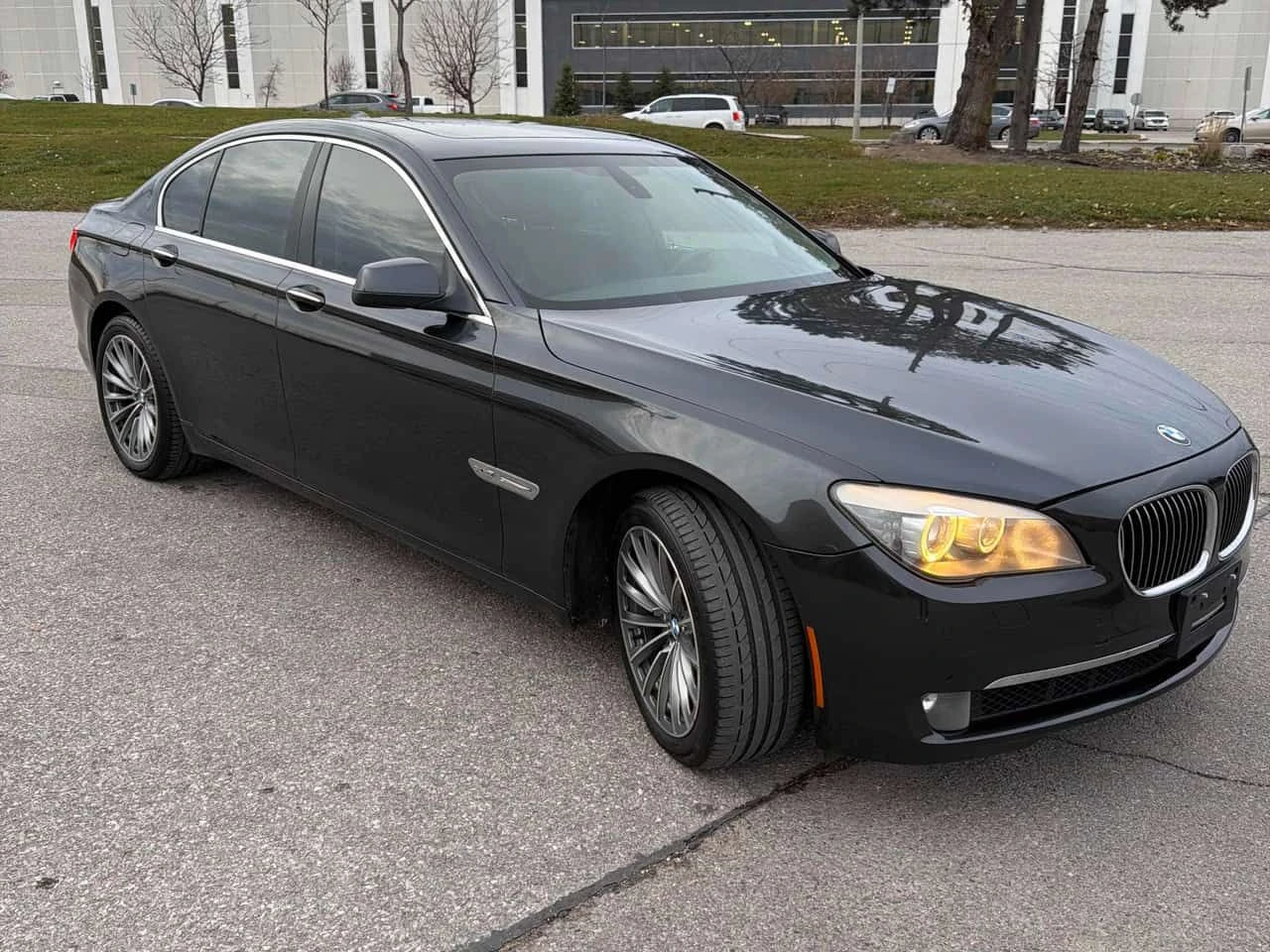 BMW 750 * 4dr Sdn xDrive AWD * CARFAX * ���� �� �� | Mobile.bg � ����������� 3