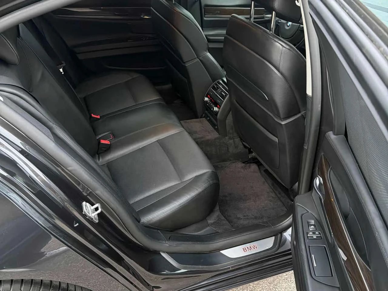 BMW 750 * 4dr Sdn xDrive AWD * CARFAX * ���� �� �� | Mobile.bg � ����������� 13