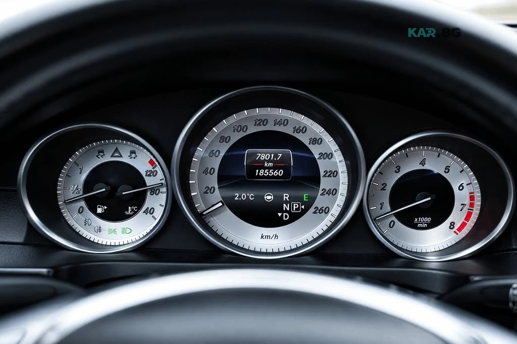 Mercedes-Benz E 400 4MATIC * AMG Sport * АвтоКредит* (ЦЕНА ДО БГ), снимка 15 - Автомобили и джипове - 54634493