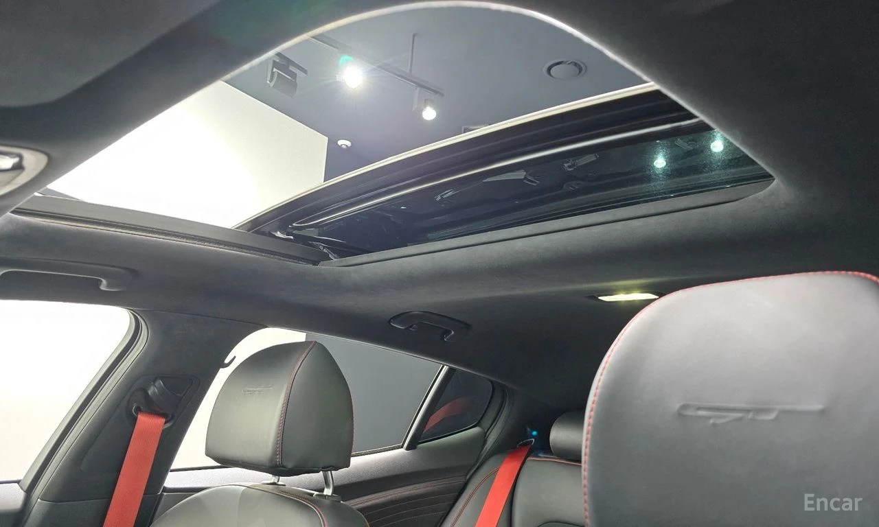 Kia Stinger 3.3 GT AWD* DISTRONIC* HARMAN KARDON* 360* ХЕДЪП* , снимка 15 - Автомобили и джипове - 55244759
