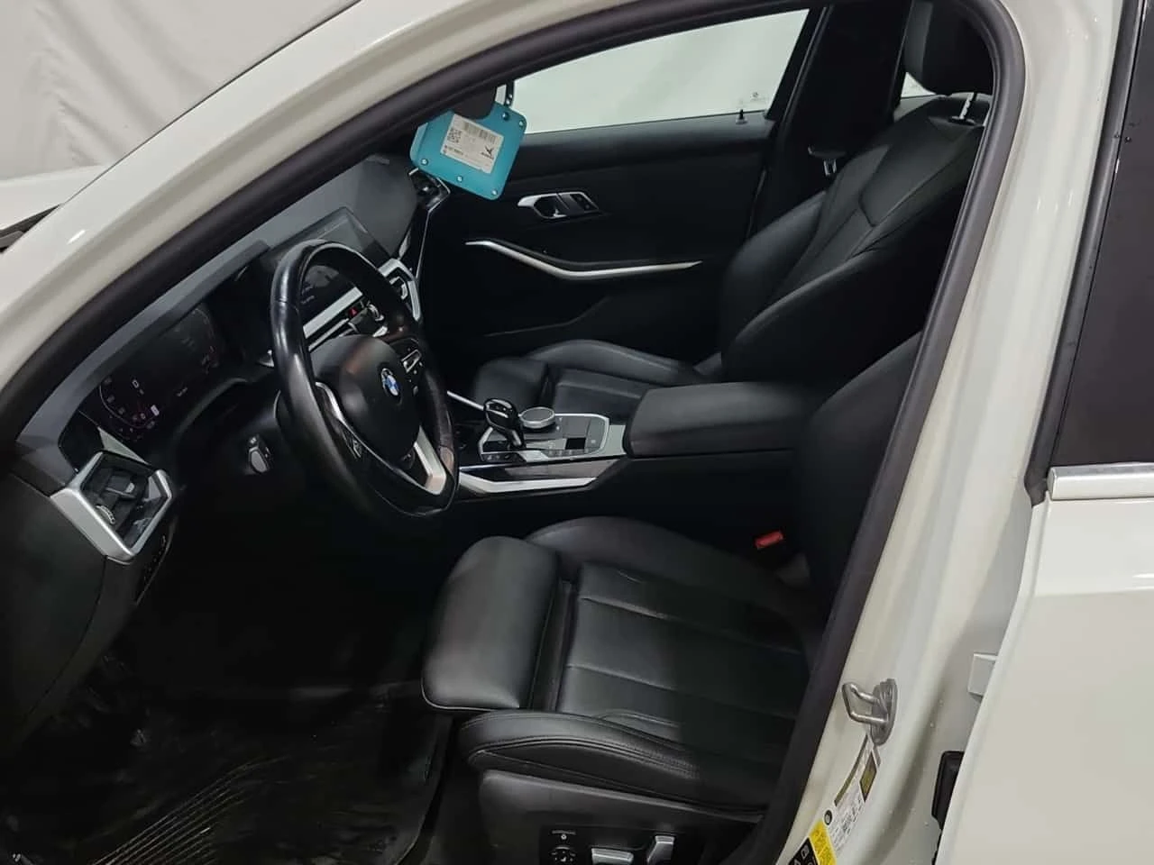 BMW 330 I XDRIVE| HUD| PANO| 360CAM| AMBIENT| , снимка 10 - Автомобили и джипове - 55445073