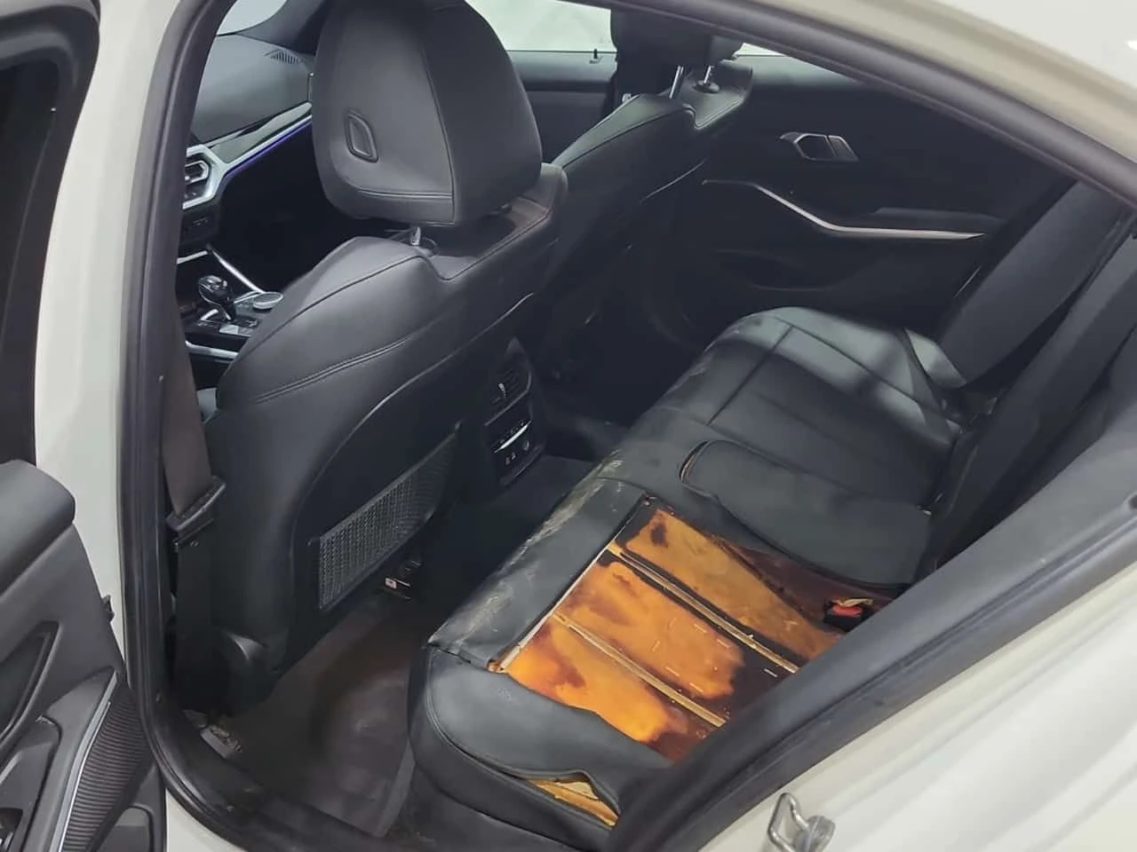 BMW 330 I XDRIVE| HUD| PANO| 360CAM| AMBIENT| , снимка 14 - Автомобили и джипове - 55445073