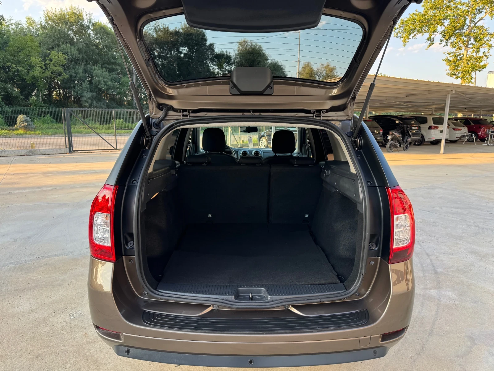 Dacia Logan * FACE* 2019* KLiMA* BENZIN* EVRO-6c* , снимка 17 - Автомобили и джипове - 55545919