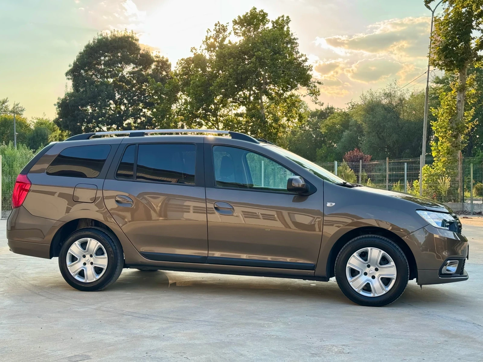 Dacia Logan * FACE* 2019* KLiMA* BENZIN* EVRO-6c* , снимка 8 - Автомобили и джипове - 55545919